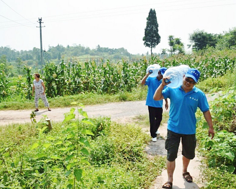 龍霄山泉——譽(yù)聲省外的高品質(zhì)飲用水 龍霄山泉——譽(yù)聲省外的高品質(zhì)飲用水